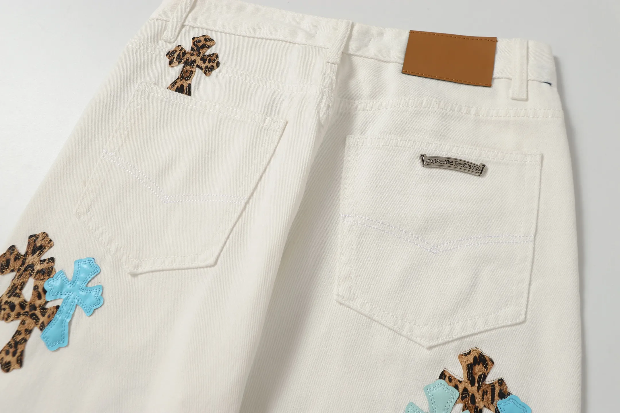 P270 Chrome Hearts/Chrome Hearts 25ss Classic White Cow Series Colored Leather Cross Washed Color Cloth Uniform Denim Trousers for Men and Women Color: Picture Color Code Number: 28-36